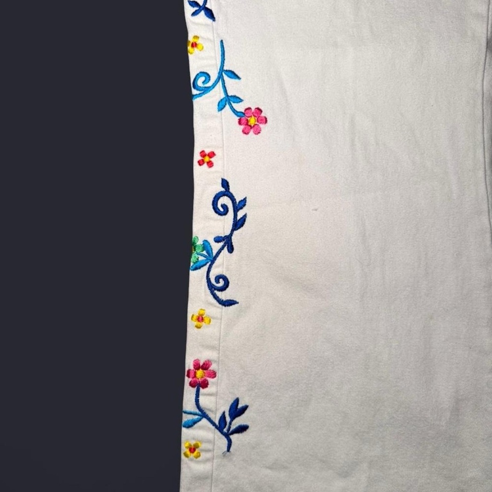 Joe Boxer Capris - Embroidered - Picture 3 of 6